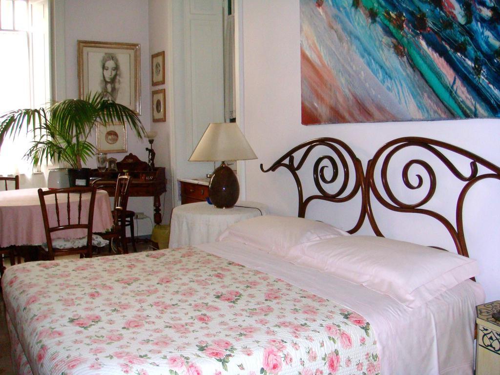 Cagliari House Couette-café Rome